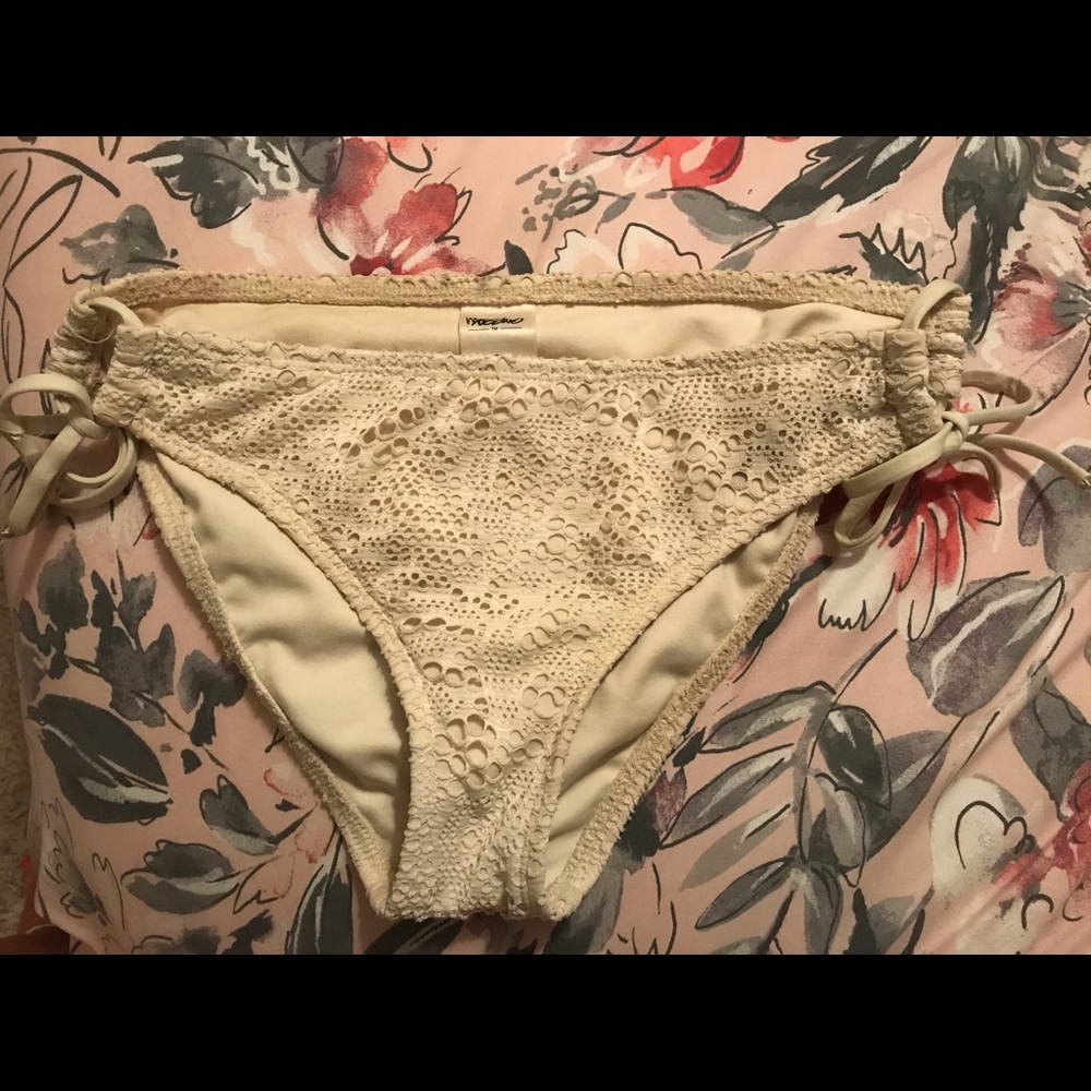 Bathing suit bottoms